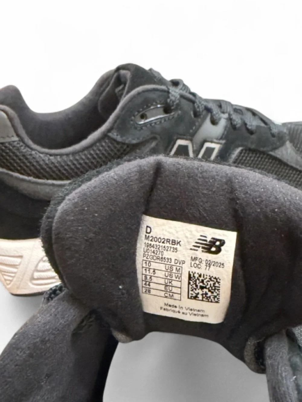 New Balance 2002R ‘Black Grey’ Sneakers Size US Men’s 10/ Women’s 11.5 (NEW)